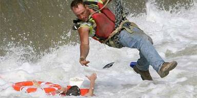 Bauarbeiter fischte Frau aus Fluss