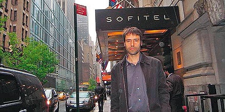 Herbert Bauernebel vor dem Sofitel in New York