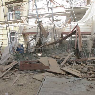 Baugerüst krachte in sich zusammen