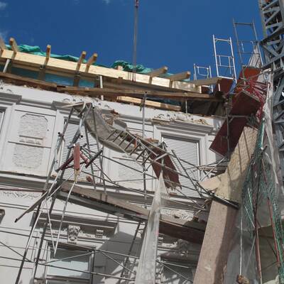 Baugerüst krachte in sich zusammen