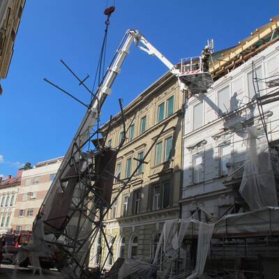 Baugerüst krachte in sich zusammen