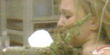 Ast durchbohrte Hals einer 20-Jährigen