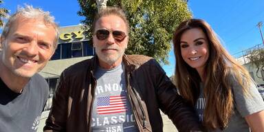 Nach Unfall: Schwarzenegger gut gelaunt bei Baumann