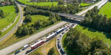 Bis zu drei Stunden Stau f&uuml;r die Autofahrer.