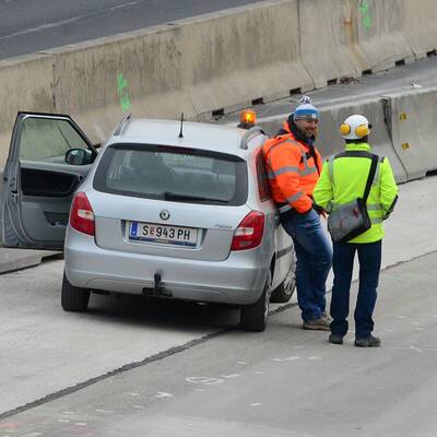 Verwaiste Baustelle auf Donauuferautobahn