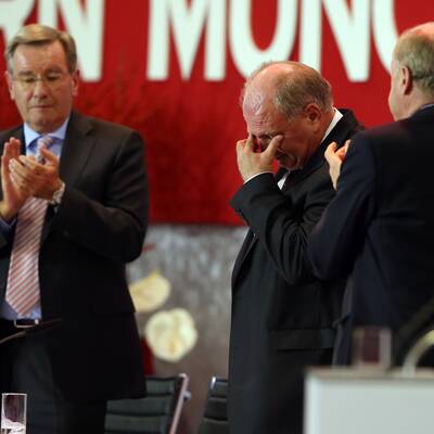 Hoeneß: Tränen bei Bayern-Versammlung