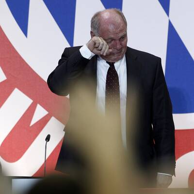 Hoeneß: Tränen bei Bayern-Versammlung