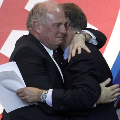 Hoeneß: Tränen bei Bayern-Versammlung