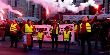 Mai-Aufmarsch in Wien: Seenotfackeln wurden neben Kindern gez&uuml;ndet