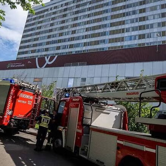 Feuer am Dach von Wiener Klinik Landstraße