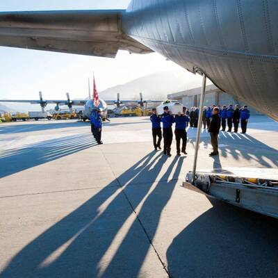 Transport der Todesopfer des Busunglücks 