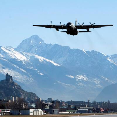 Transport der Todesopfer des Busunglücks 