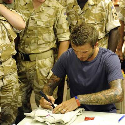 Beckham besucht britische Truppen