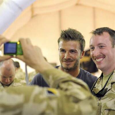 Beckham besucht britische Truppen