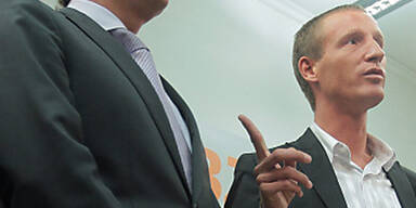 Bucher, Petzner bleiben orange