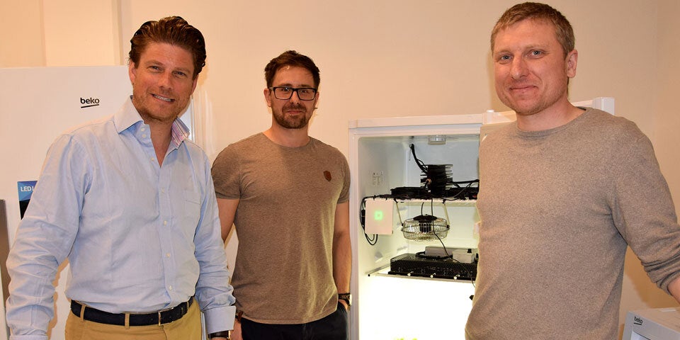 Start-up macht alten Kühlschrank zu Gewächshaus