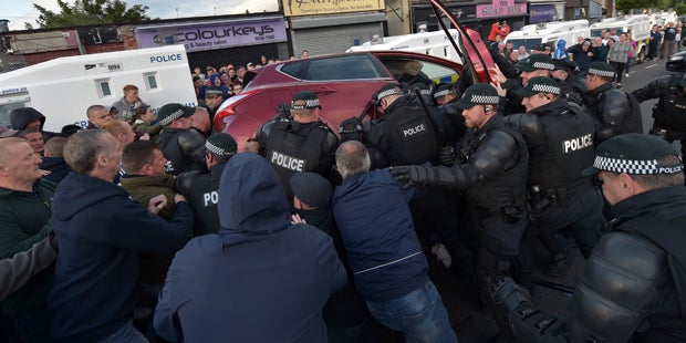 Ausschreitungen bei Marsch in Belfast