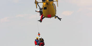 Skifahrerin beim Fotografieren abgest&uuml;rzt