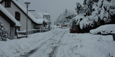 Zwei Unfälle auf verschneiter Bergstraße