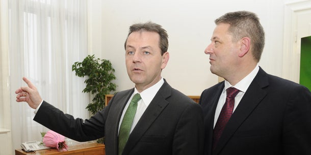 Faymann II startet mit Tränen