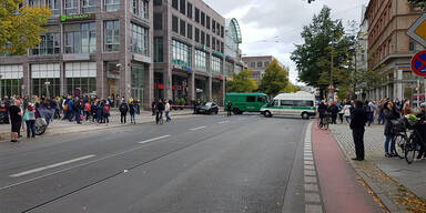 Berliner Bankr&auml;uber verschanzte sich mit Geiseln in Postbank-Filiale