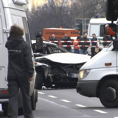 Auto explodiert mitten in Berlin