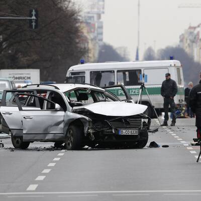 Auto explodiert mitten in Berlin