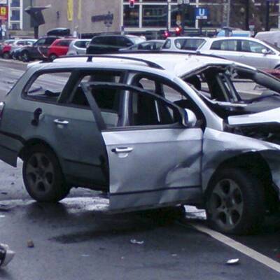 Auto explodiert mitten in Berlin