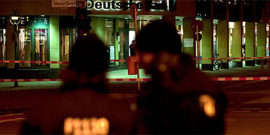 Bankräuber verschanzt sich mit Geisel 