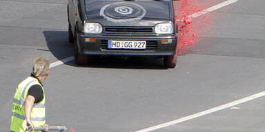 Auto fuhr in Absperrung vor Ort des Obama-Auftritts
