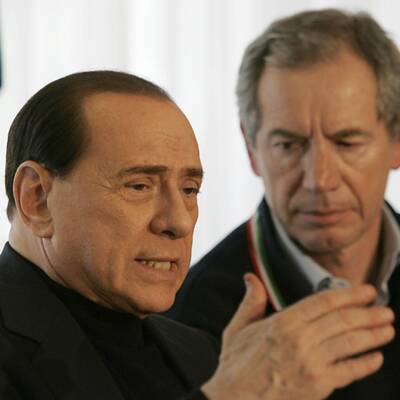 Berlusconi besucht Erdbebenregion