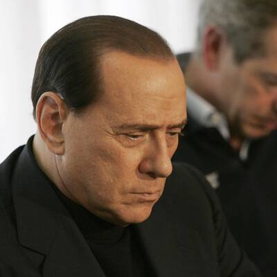 Berlusconi besucht Erdbebenregion