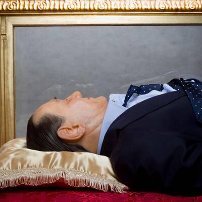 Wirbel um Berlusconi im Glas-Sarg