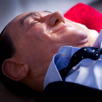 Wirbel um Berlusconi im Glas-Sarg