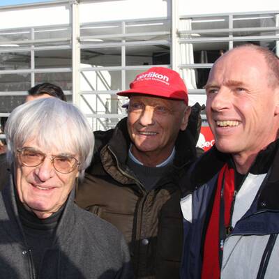 Stars bei der Abfahrt auf der Streif