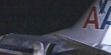 Jet auf Jamaika in 2 Teile gebrochen