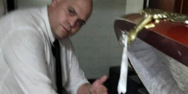 Skandal: Bestatter macht Foto mit Maradonas Leiche