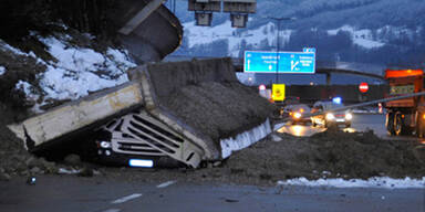 Stützmauer erschlägt  Lkw-Fahrer