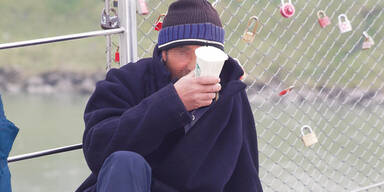 Bettler &shy;st&uuml;rmen &shy;Oster-M&auml;rkte