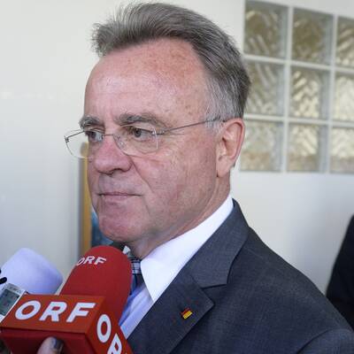 Niessl stellt Regierung um