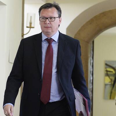 Niessl stellt Regierung um