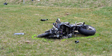 Horror-Crash: Zwei Biker tot