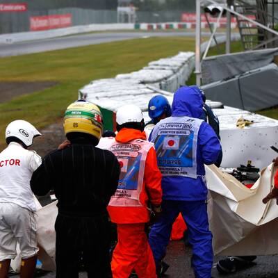 Marussia-Pilot krachte gegen Bergekran: Lebensgefahr!