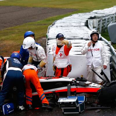 Marussia-Pilot krachte gegen Bergekran: Lebensgefahr!