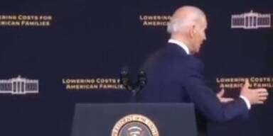 Passiert Biden hier erneut ein ''Handshake-Fail''?