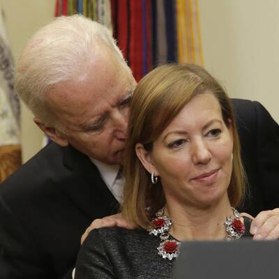 Obama-Vize begraptscht Minister-Gattin