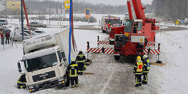 Toter und Verletzte durch Schneechaos 