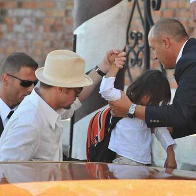Unter Männern: Brad Pitt & Söhne in Venedig