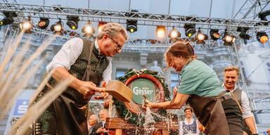 Mit neun Schl&auml;gen wurde das Fass ge&ouml;ffnet.