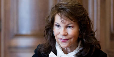 Bierlein wird Kanzlerin: So reagiert das Netz